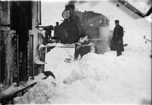 Kolej Olecka będącą częścią trasy kolejowej prowadzącej także przez Miruniszki.