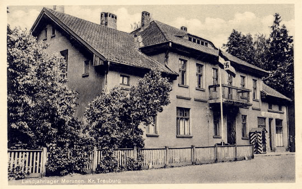 Budynek parafialny zajęty na obóz organizacji Landjahr Budynek parafialny zajęty na obóz organizacji Landjahr