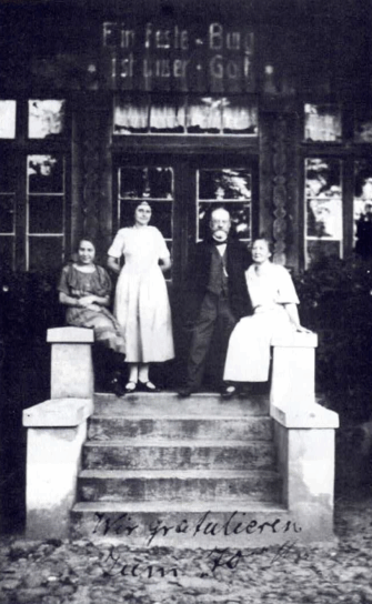 Pastorówka w czasach pastora Johanna Alexandra (1928 r.) Pastorówka w czasach pastora Johanna Alexandra (1928 r.)