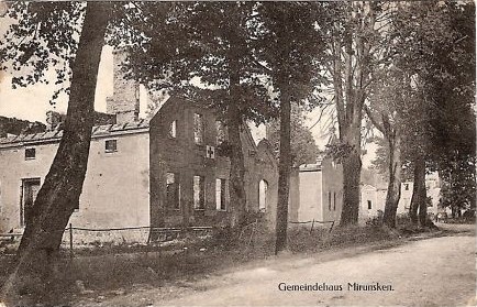 I wojna światowa. Zniszczony przez Rosjan budynek Urzędu Gminy w Mieruniszkach, w którym zorganizowany był niemiecki szpital polowy. I wojna światowa. Zniszczony przez Rosjan budynek Urzędu Gminy w Mieruniszkach, w którym zorganizowany był niemiecki szpital polowy.