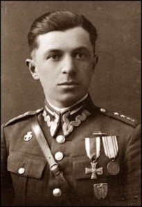 Rtm. Marian Cyngott, dowódca 3 szwadronu w 2 Pułku Ułanów Grochowskich. Rtm. Marian Cyngott, dowódca 3 szwadronu w 2 Pułku Ułanów Grochowskich.