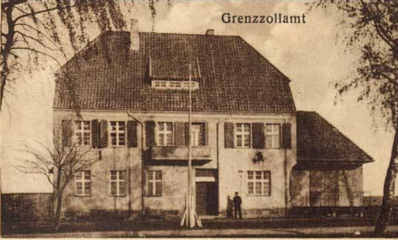 Nieistniejący dziś budynek niemieckiej komory celnej w Mieruniszkach. Miejsce rozmów przedstawicieli Wehrmachtu i Armii Czerwonej, którzy na początku października 1939 r. dokonali korekty granicy ustalonej Paktem Ribbentrop–Mołotow (na korzyść Niemiec) oraz omówili tryb wycofania Armii Czerwonej z Suwalszczyzny. Nieistniejący dziś budynek niemieckiej komory celnej w Mieruniszkach. Miejsce rozmów przedstawicieli Wehrmachtu i Armii Czerwonej, którzy na początku października 1939 roku dokonali korekty granicy ustalonej Paktem Ribbentrop–Mołotow (na korzyść Niemiec) oraz omówili tryb wycofania Armii Czerwonej z Suwalszczyzny.